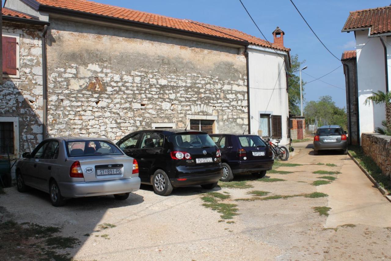 Apartment With A Parking Space Dolinci, - 7111 Umag