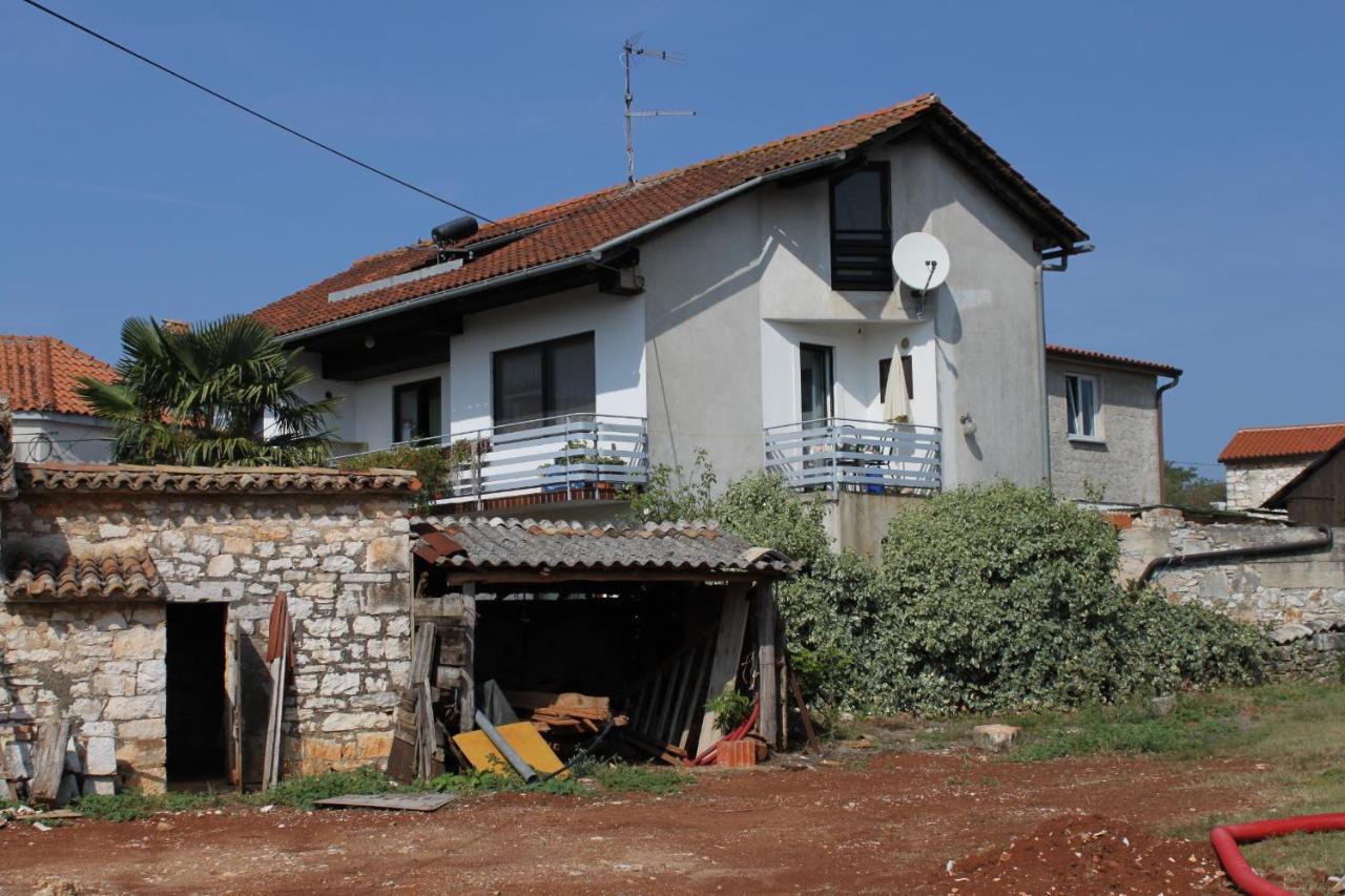 Apartment With A Parking Space Dolinci, - 7111 Umag